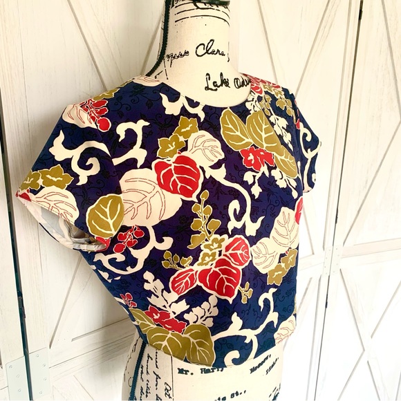 SOLD | Zara Fitted Ivy Cropped Blouse Sz L - Picture 2 of 5